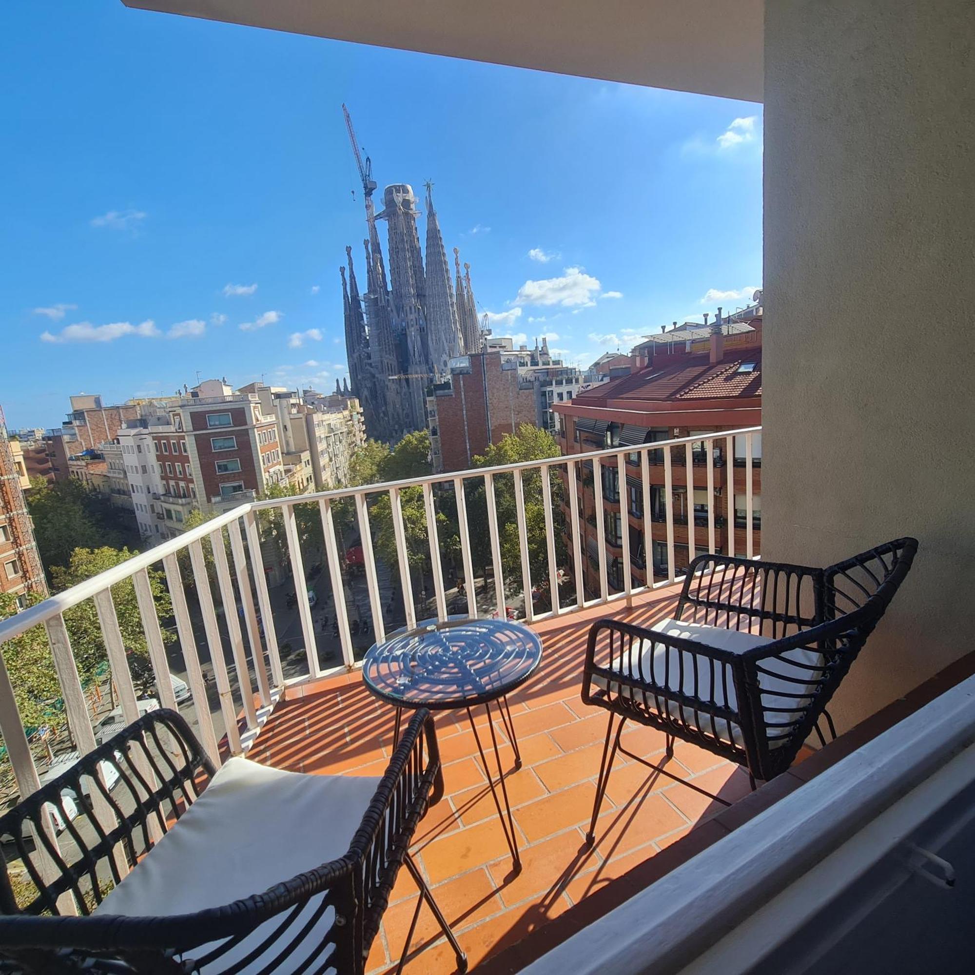 G74 Avenida Gaudi Nice 4 Bedrooms Apartment With Balcony With Views Of The Basilica Sagrada Familia, Barcelona
